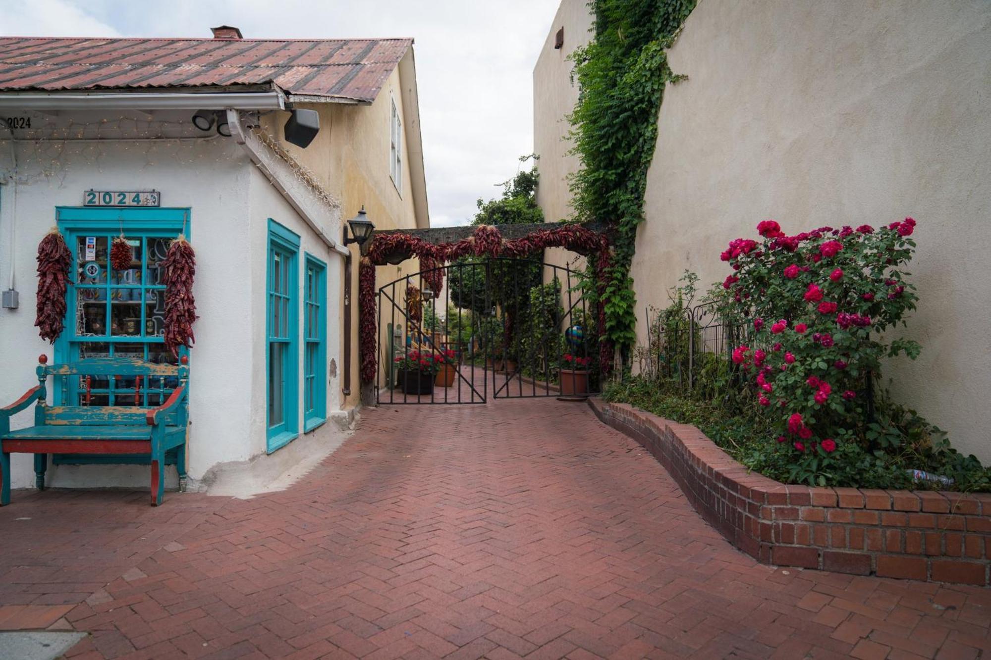 Holiday Inn Express & Suites Albuquerque Historic Old Town By Ihg Экстерьер фото